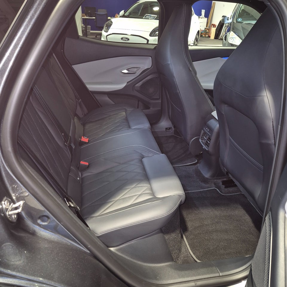 Ford Capri 82 Premium Extended Range 5d