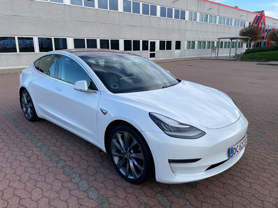 Tesla Model 3 Long Range AWD 4d