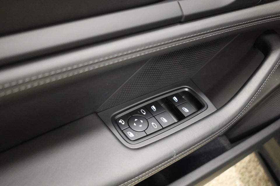 Porsche Taycan Performance+ 4d