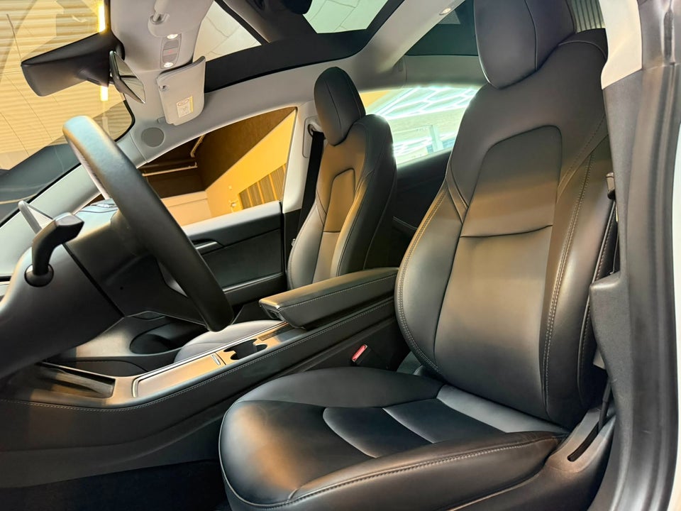 Tesla Model 3 RWD 4d