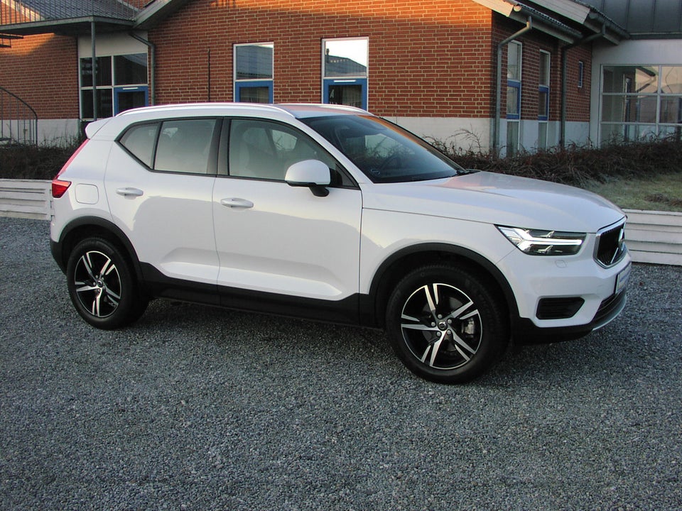 Volvo XC40 2,0 T4 190 Momentum aut. 5d