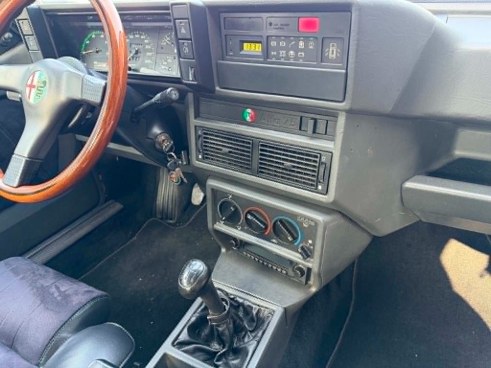 Alfa Romeo 75 2,0 TS 4d