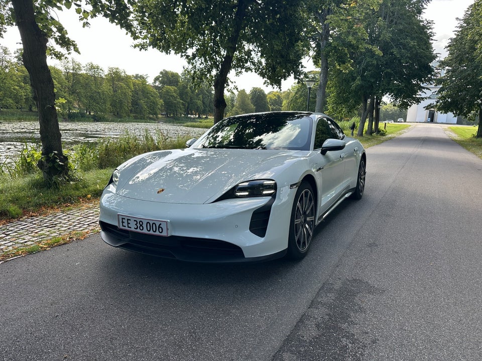 Porsche Taycan Performance+ 4d