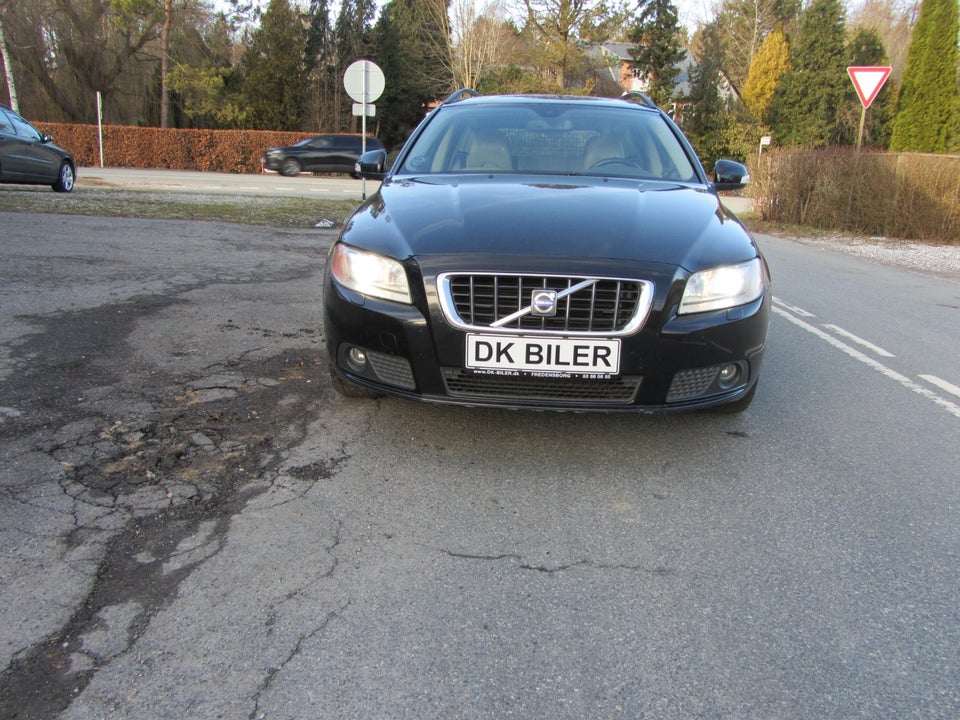 Volvo V70 2,5 FT Momentum aut. 5d
