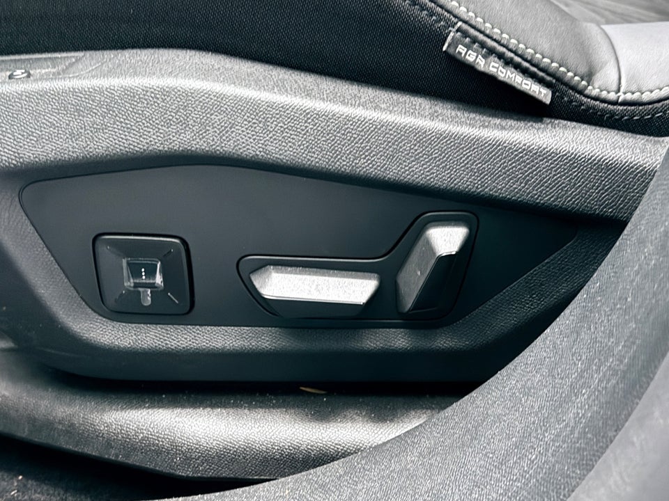 Peugeot e-3008 77 GT Pack 5d