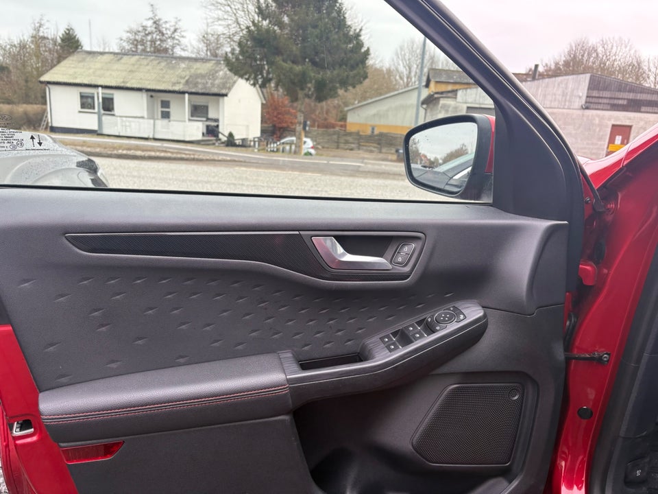 Ford Kuga 2,5 HEV ST-Line X CVT 5d