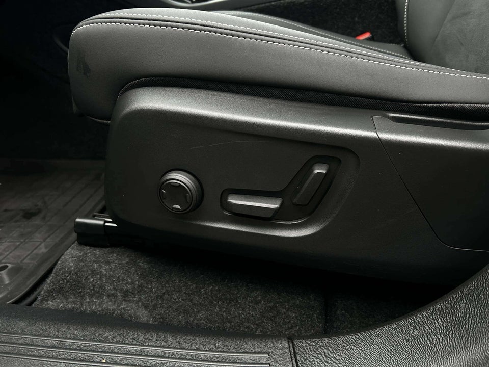 Volvo EX40 Extended Range Black Edition 5d