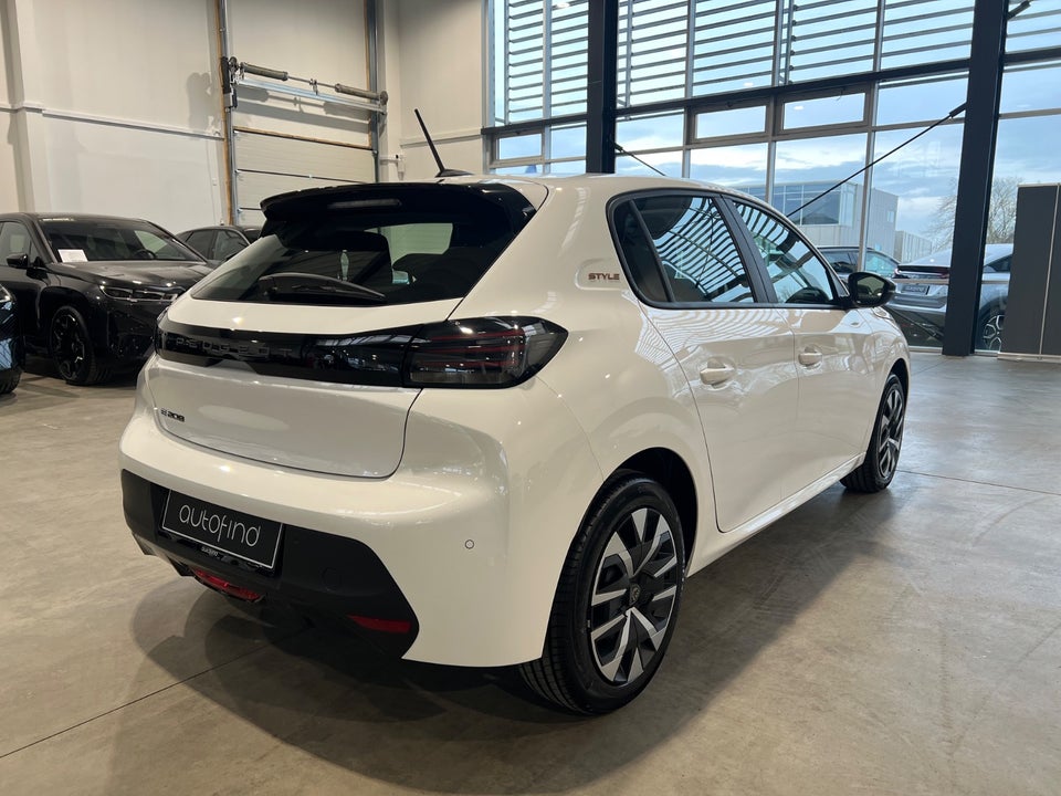 Peugeot e-208 50 Style 5d
