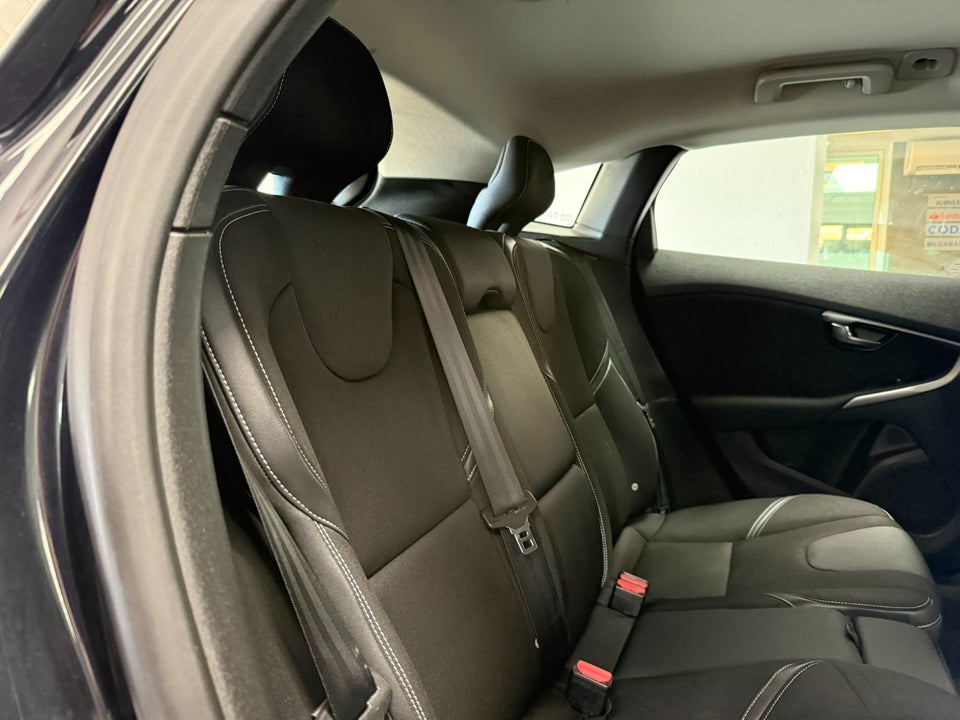 Volvo V40 1,6 D2 115 Kinetic Drive-E 5d