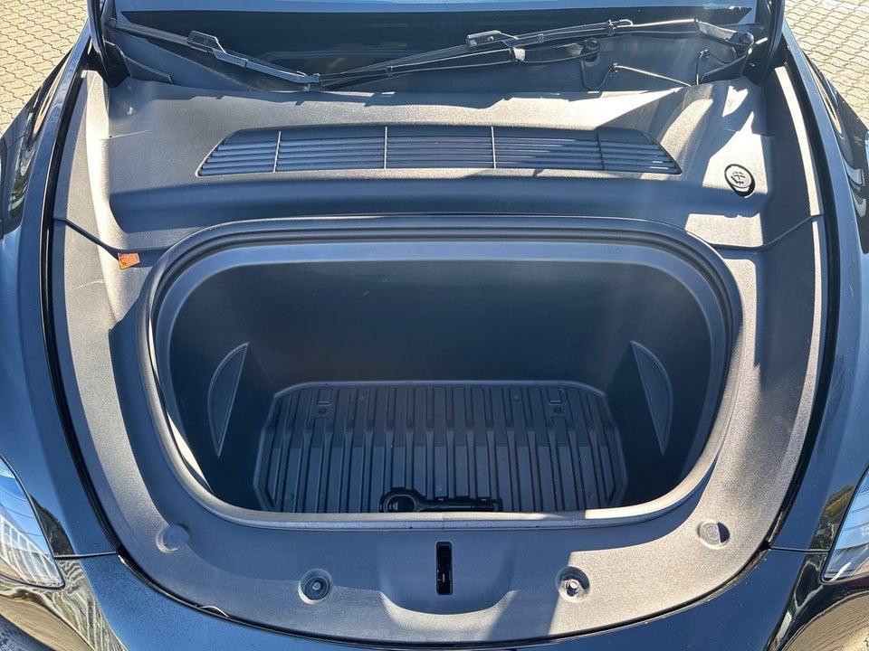 Tesla Model Y Long Range AWD 5d