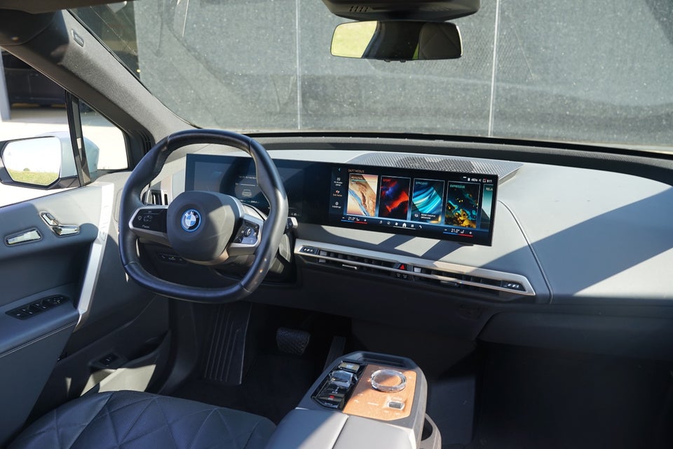 BMW iX xDrive40 Fully Charged Sport 5d