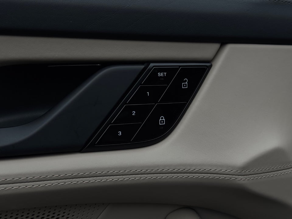 Porsche Taycan Performance+ 4d