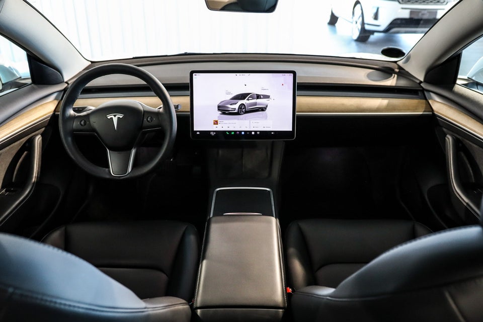 Tesla Model 3 Long Range AWD 4d