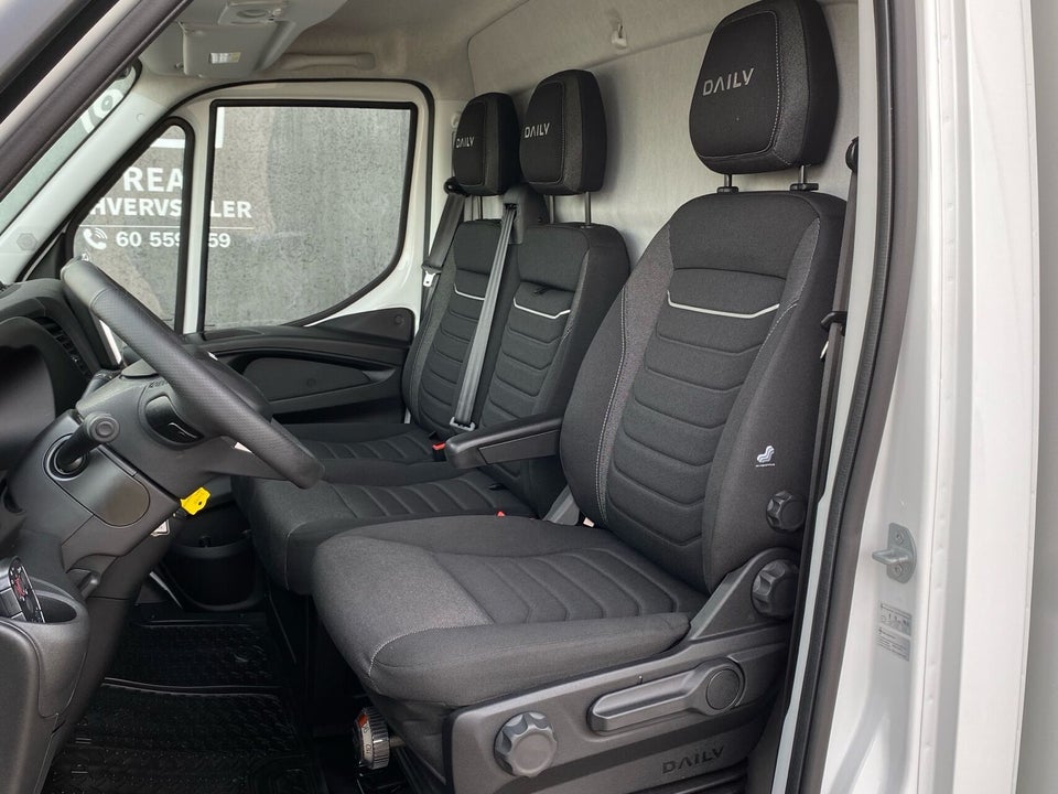 Iveco Daily 3,0 35S18 4100mm Box m/lift AG8