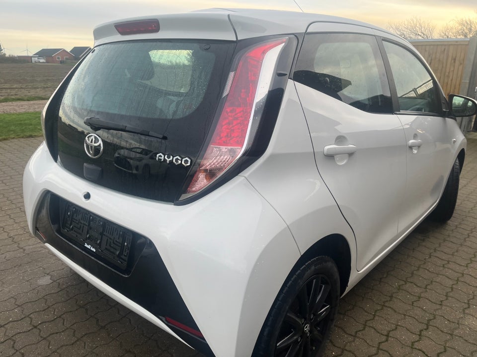 Toyota Aygo 1,0 VVT-i x-play 5d