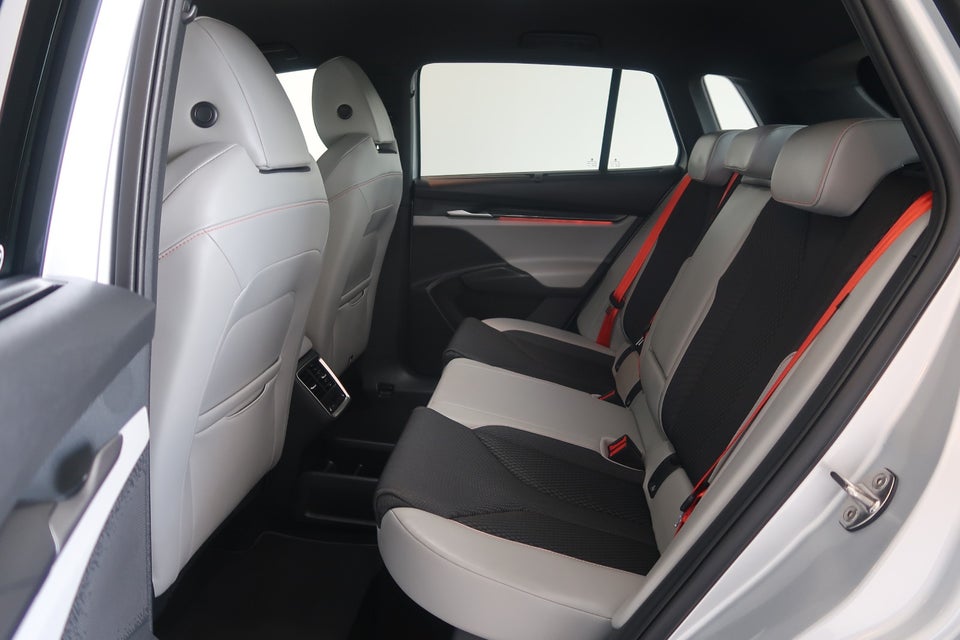 Skoda Elroq 85 iV Lodge Advanced 5d
