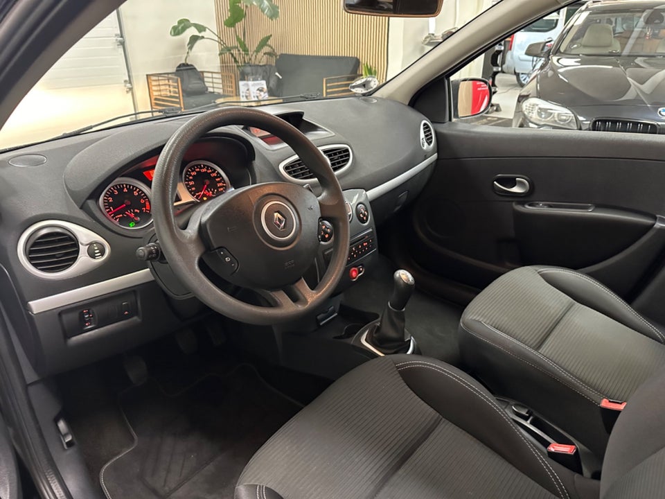 Renault Clio III 1,2 TCe Expression Sport Tourer 5d