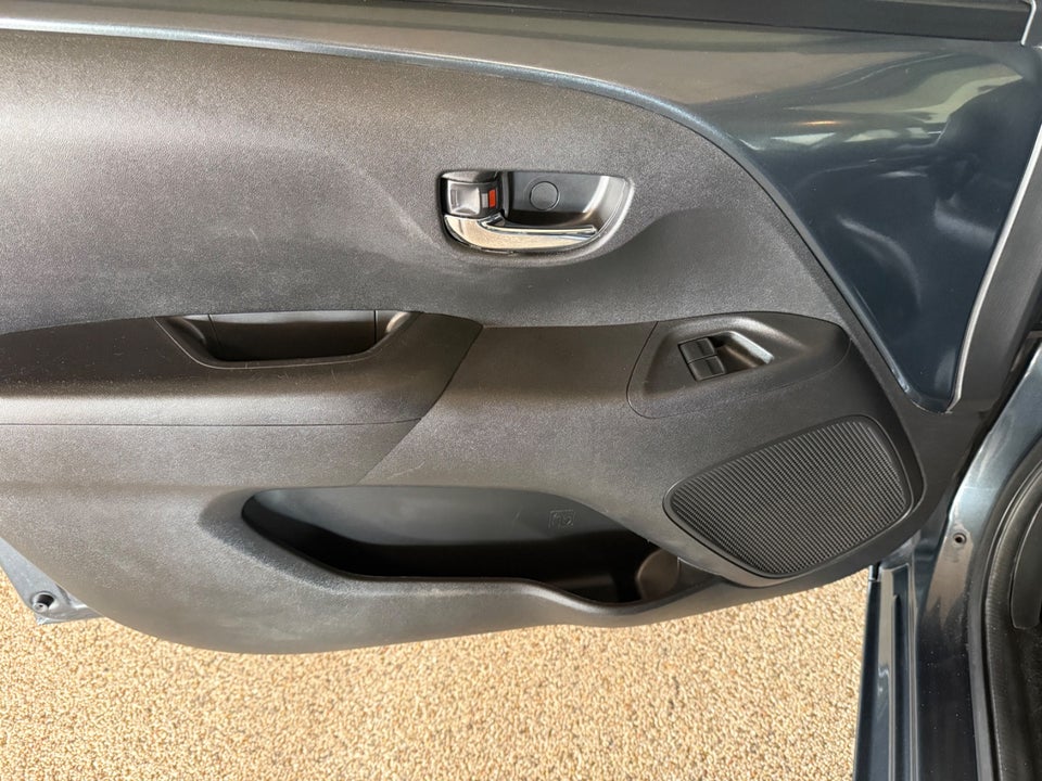 Toyota Aygo 1,0 VVT-i x-play 5d