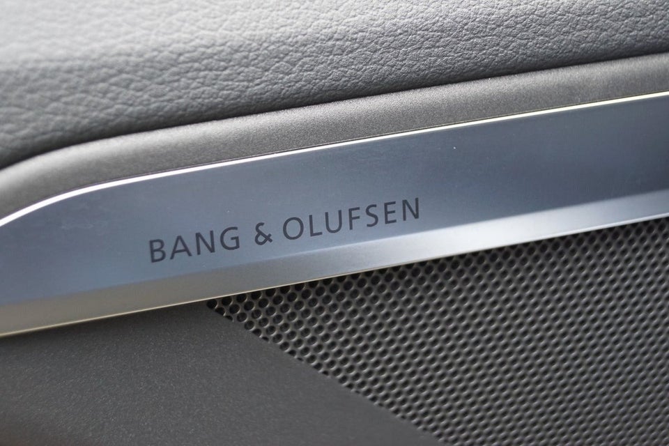 Audi Q8 e-tron 55 Advanced quattro 5d