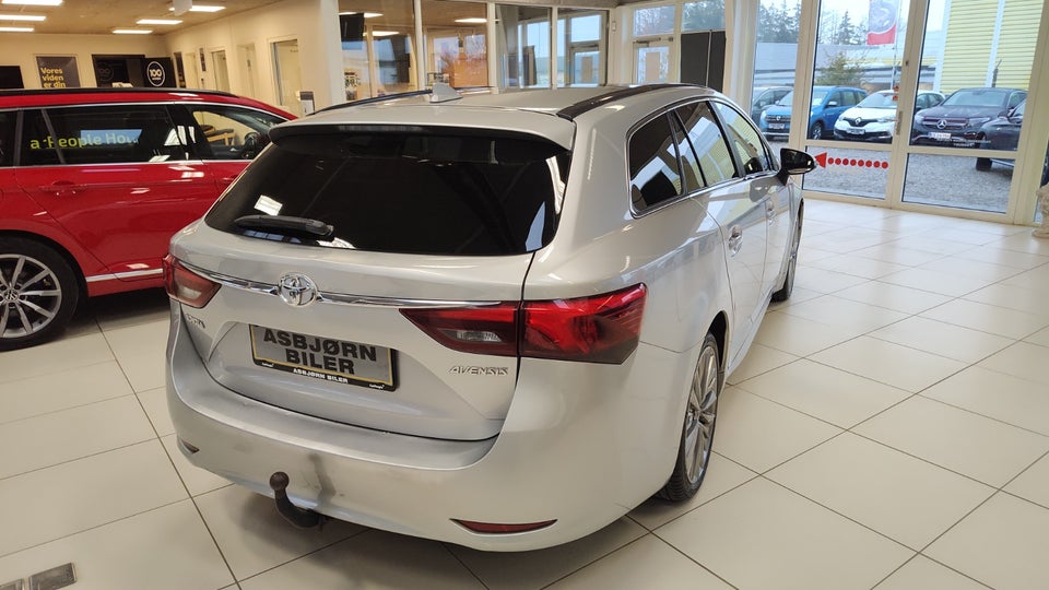 Toyota Avensis 1,8 VVT-i T2 Premium Touring Sports 5d