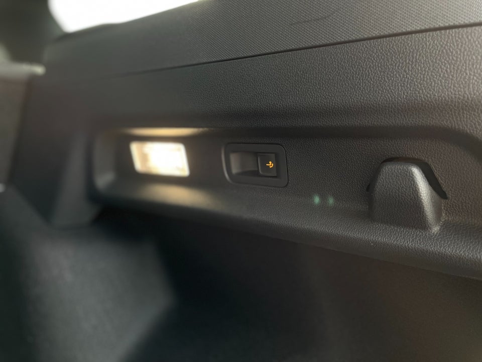 Ford Explorer 84 Premium Extended Range AWD 5d