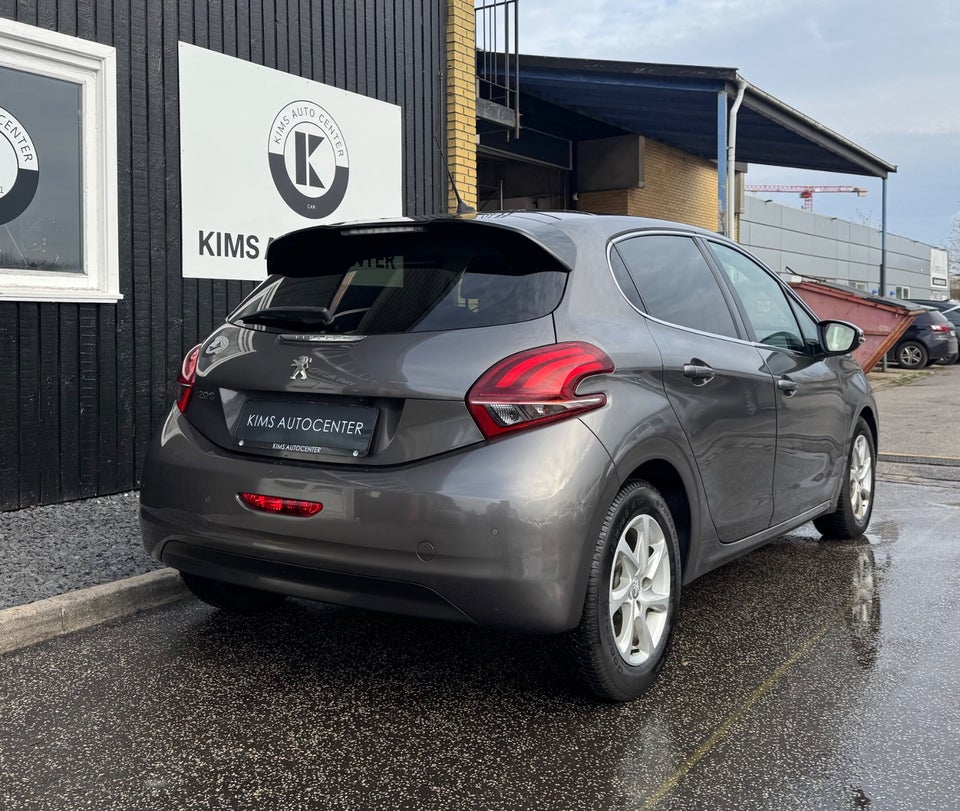 Peugeot 208 1,2 PureTech 82 Allure Sky 5d