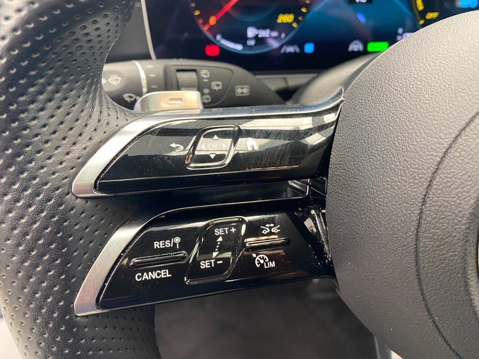 Mercedes E300 de 2,0 AMG Line stc. aut. 4Matic 5d