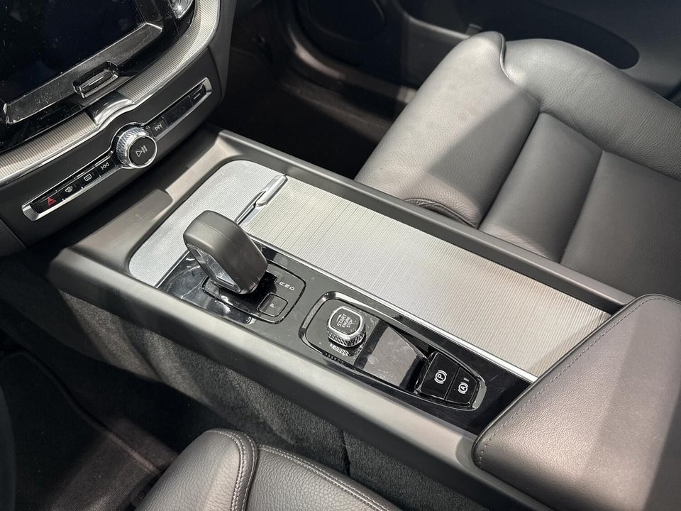 Volvo XC60 2,0 T6 ReCharge Ultimate Dark aut. AWD 5d