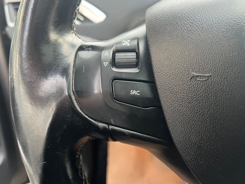 Peugeot 2008 1,2 e-THP 110 Allure Sky EAT6 5d