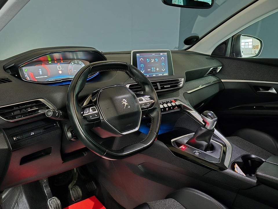 Peugeot 5008 1,2 PureTech 130 Allure 7prs 5d