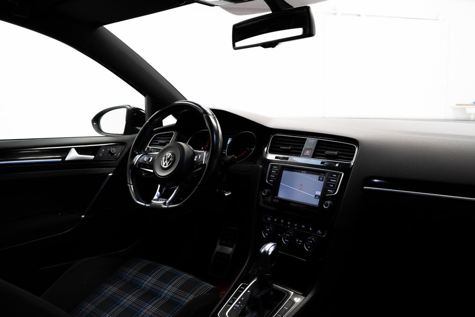 VW Golf VII 1,4 GTE DSG 5d