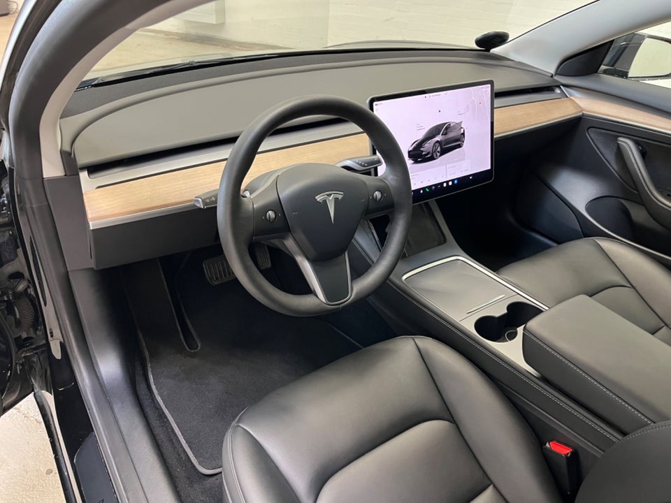 Tesla Model 3 RWD 4d