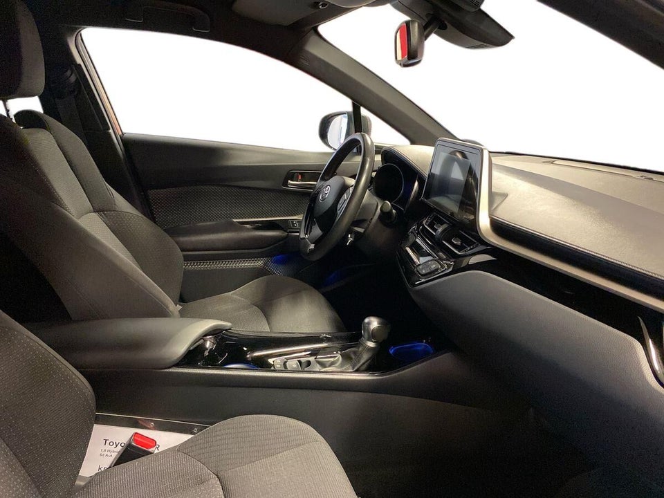 Toyota C-HR 1,8 Hybrid Premium Selected CVT 5d