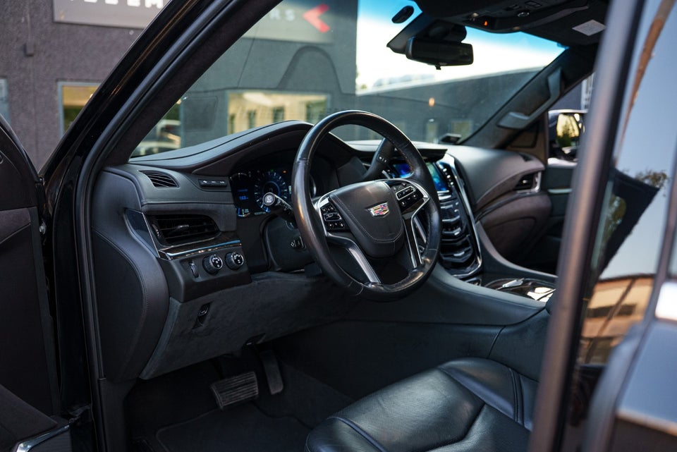 Cadillac Escalade 6,2 V8 ESV Platinum aut. 7prs 5d