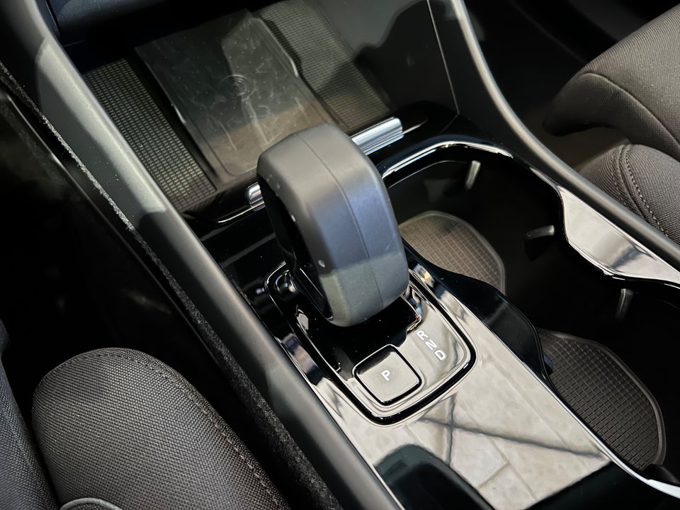 Volvo XC40 ReCharge Extended Range Ultra Dark 5d