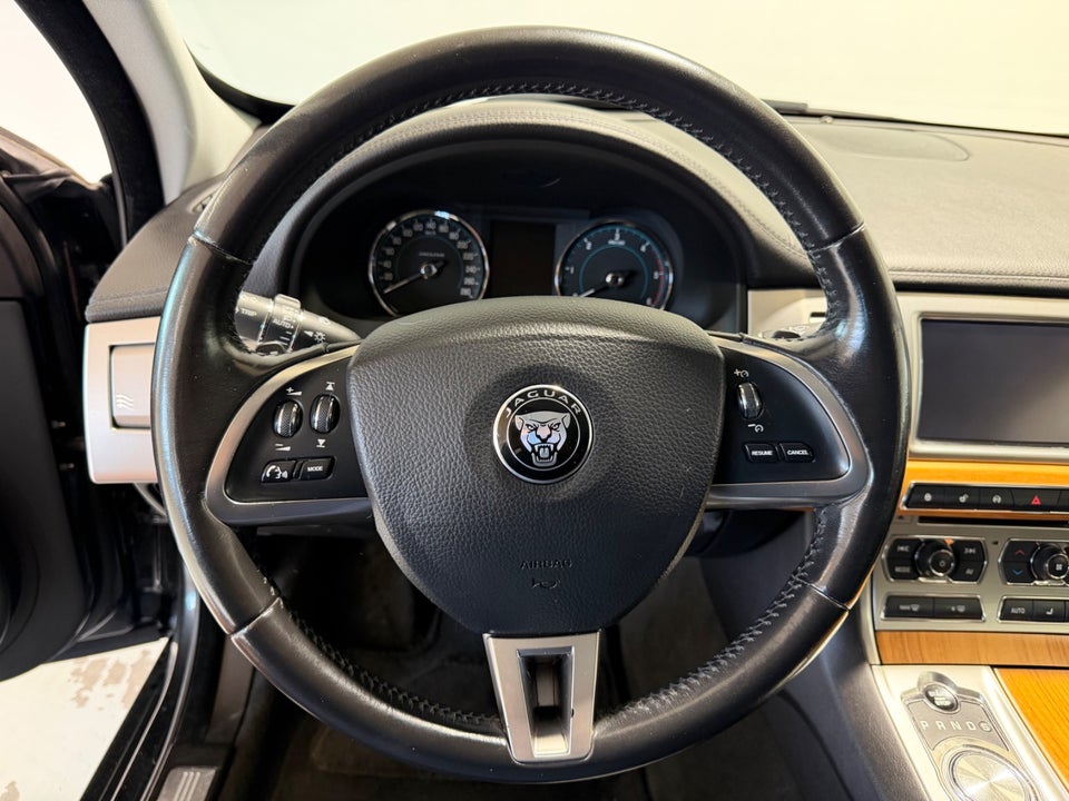 Jaguar XF 2,2 D 163 Luxury aut. 4d