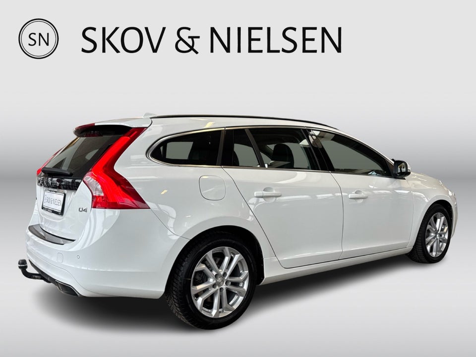 Volvo V60 2,0 D4 181 Momentum Drive-E 5d