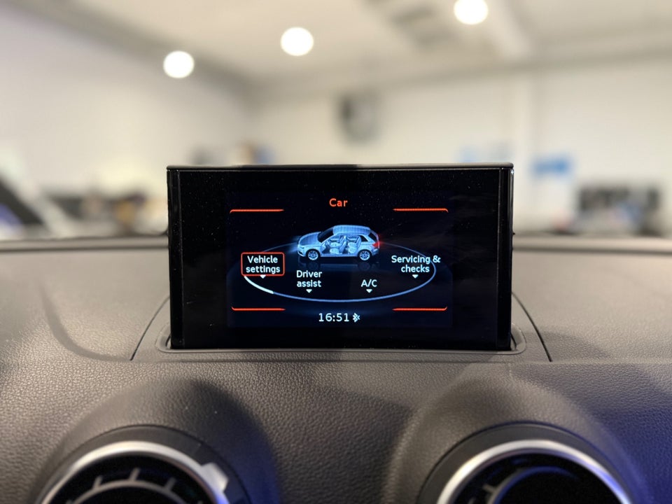 Audi A3 1,6 TDi 110 Ultra Attraction 4d