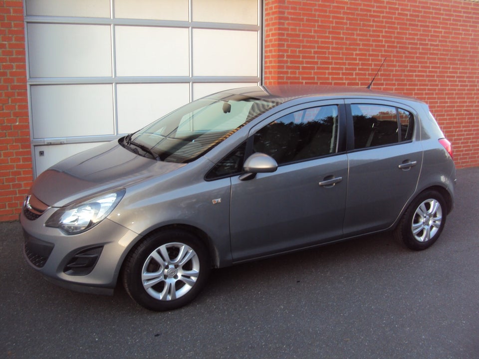 Opel Corsa 1,2 16V Cosmo 5d