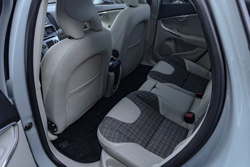 Volvo V40 2,0 D3 150 Momentum aut. 5d