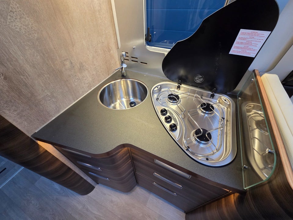 Laika Ecovip 2,2 L4009 DS aut. 3d