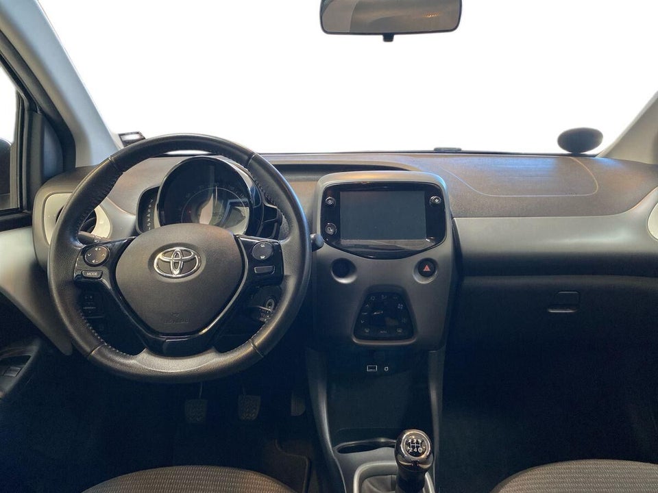 Toyota Aygo 1,0 VVT-i x-press 5d