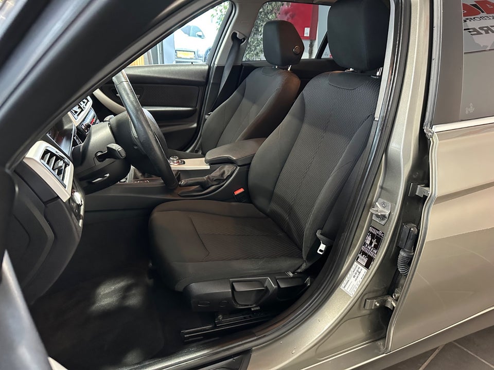 BMW 318i 1,5 Touring 5d