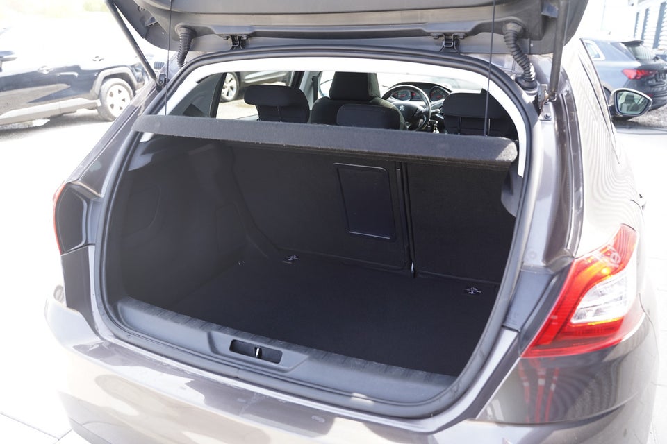 Peugeot 308 1,6 BlueHDi 120 Style 5d