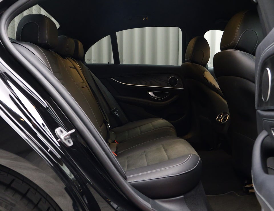 Mercedes E300 e 2,0 AMG Line aut. 4Matic 4d