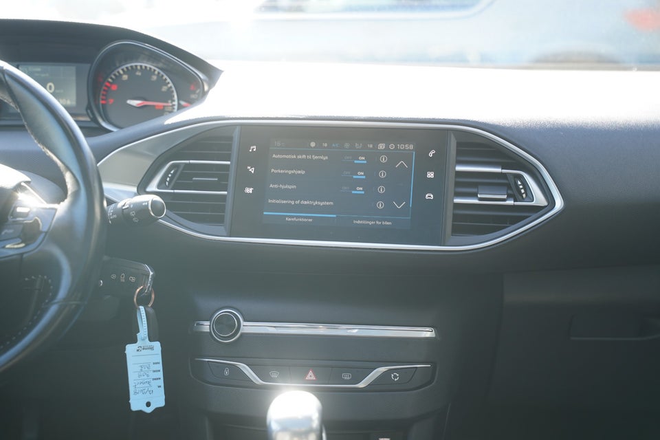 Peugeot 308 1,2 e-THP 130 Allure Sky 5d