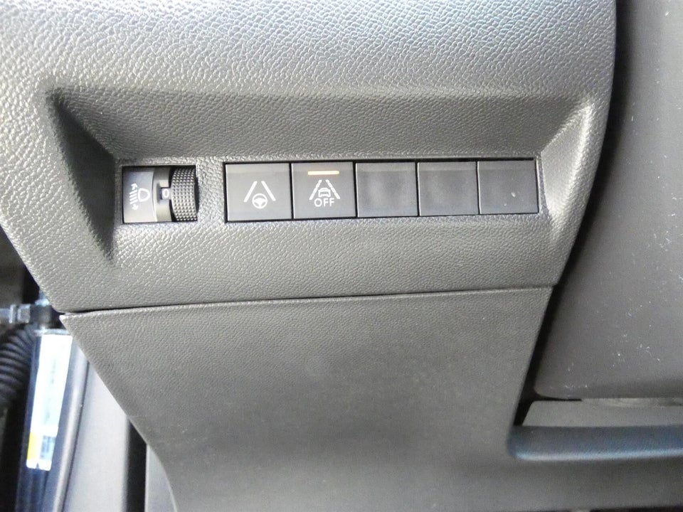 Peugeot 2008 1,5 BlueHDi 130 Allure Pack EAT8 Van 5d