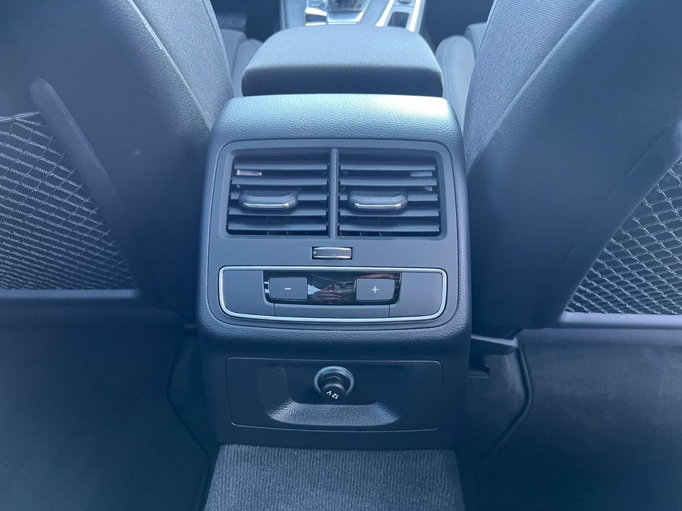 Audi A4 2,0 TDi 190 S-line S-tr. 4d