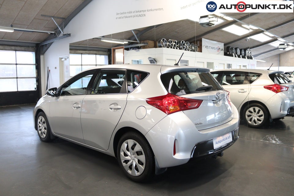 Toyota Auris 1,4 D-4D T2 5d