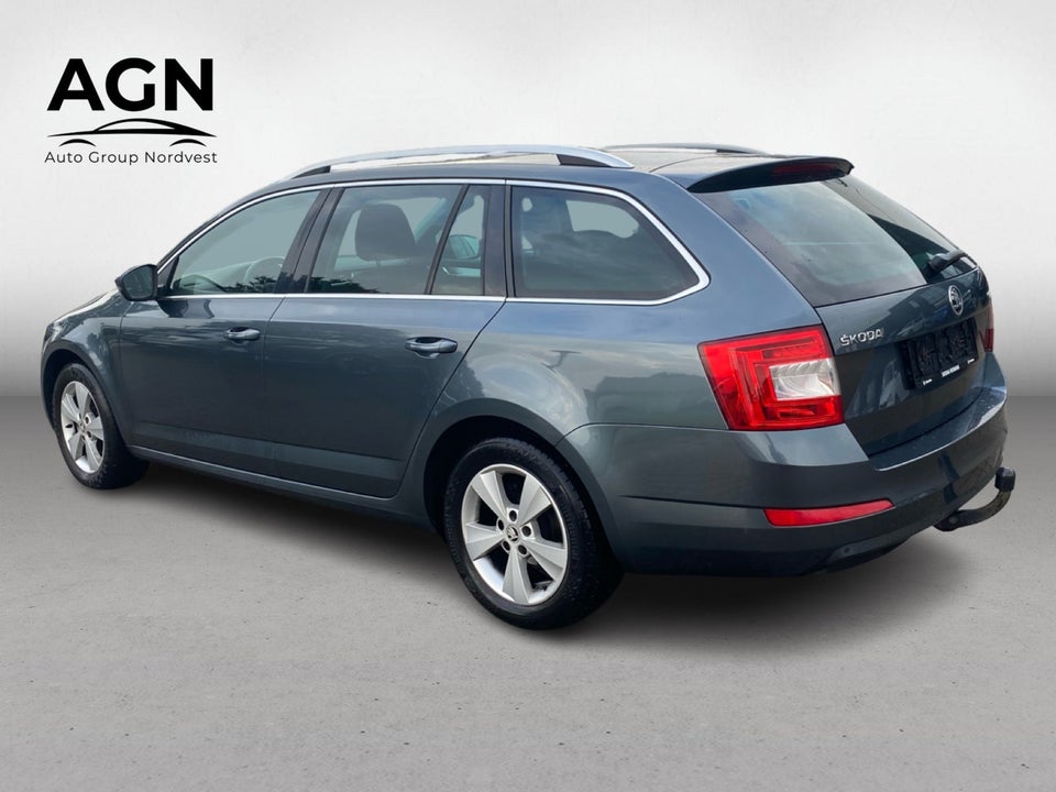 Skoda Octavia 1,6 TDi 105 Elegance Combi 5d